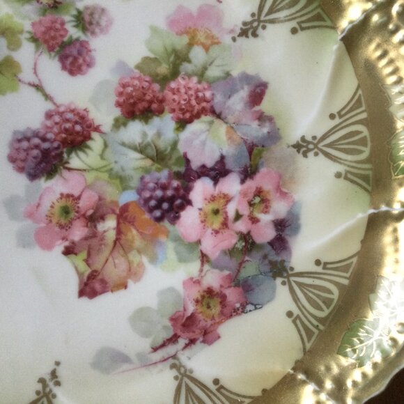 Vintage antique Leuchtenburg Germany porcelain plate gold scalloped berry floral - Picture 5 of 10